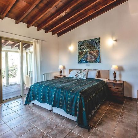 Adamos Hotel Apartments Tochni Bagian luar foto