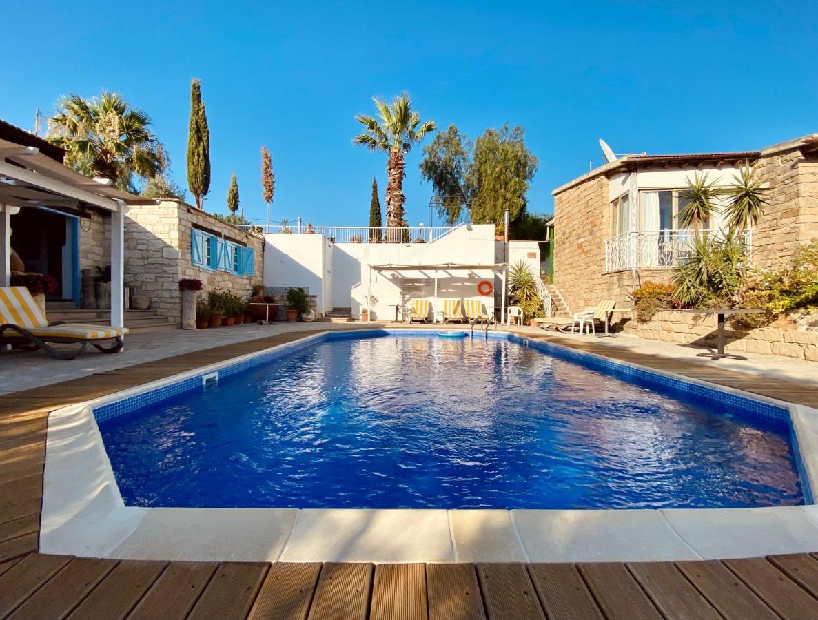 Adamos Hotel Apartments Tochni Bagian luar foto
