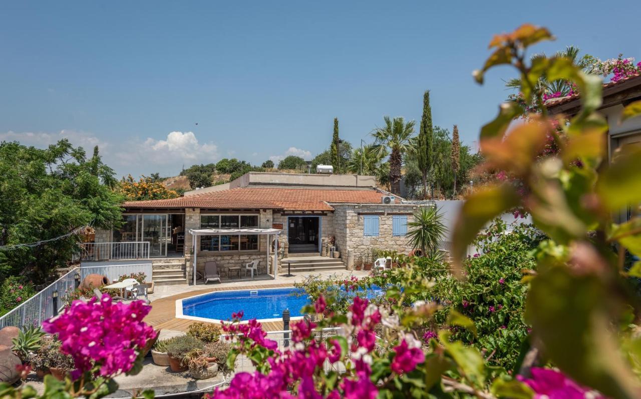 Adamos Hotel Apartments Tochni Bagian luar foto