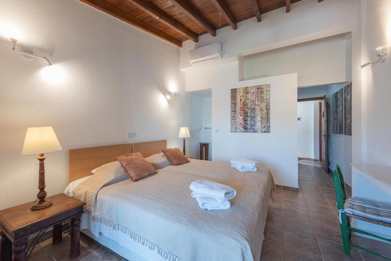 Adamos Hotel Apartments Tochni Bagian luar foto