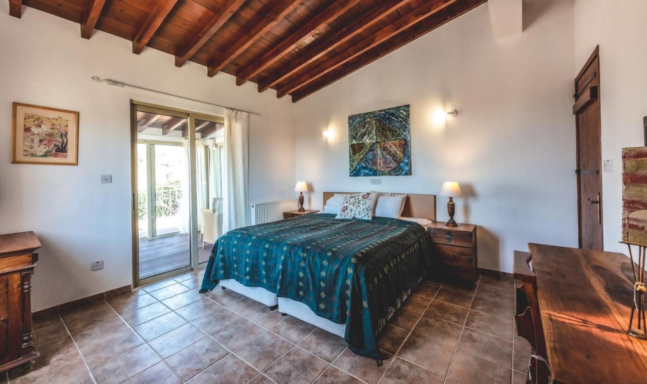 Adamos Hotel Apartments Tochni Bagian luar foto