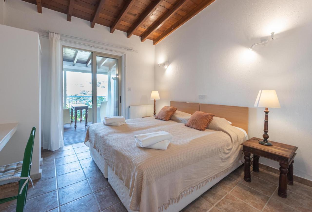 Adamos Hotel Apartments Tochni Bagian luar foto