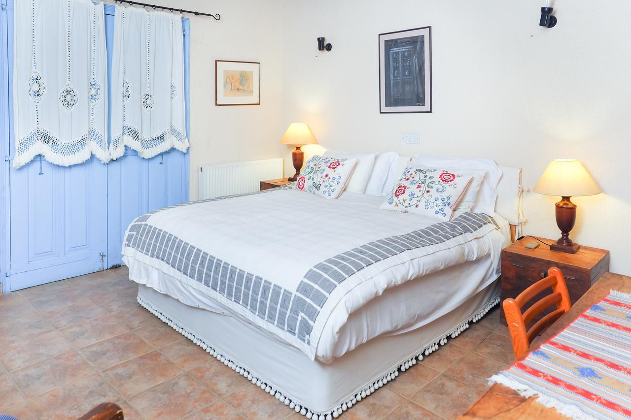 Adamos Hotel Apartments Tochni Bagian luar foto