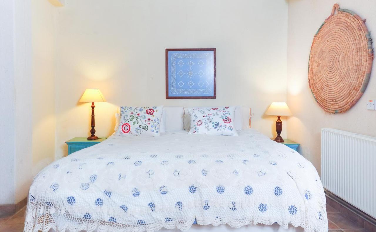 Adamos Hotel Apartments Tochni Bagian luar foto