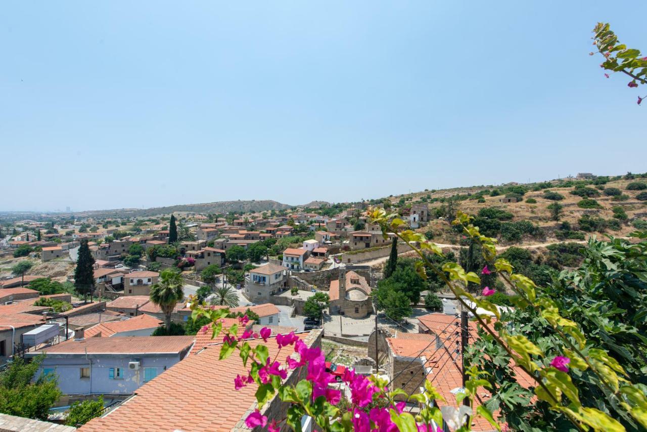 Adamos Hotel Apartments Tochni Bagian luar foto