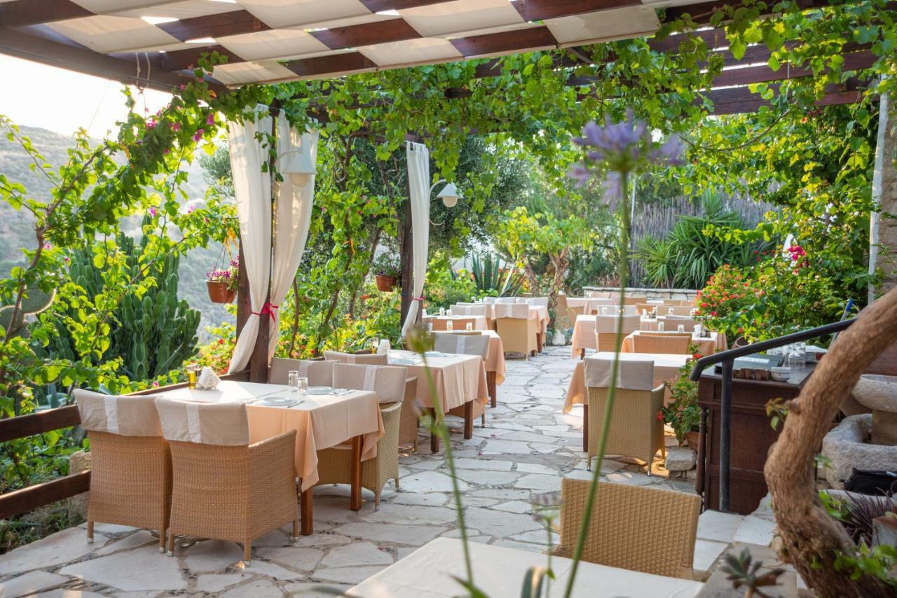Adamos Hotel Apartments Tochni Bagian luar foto