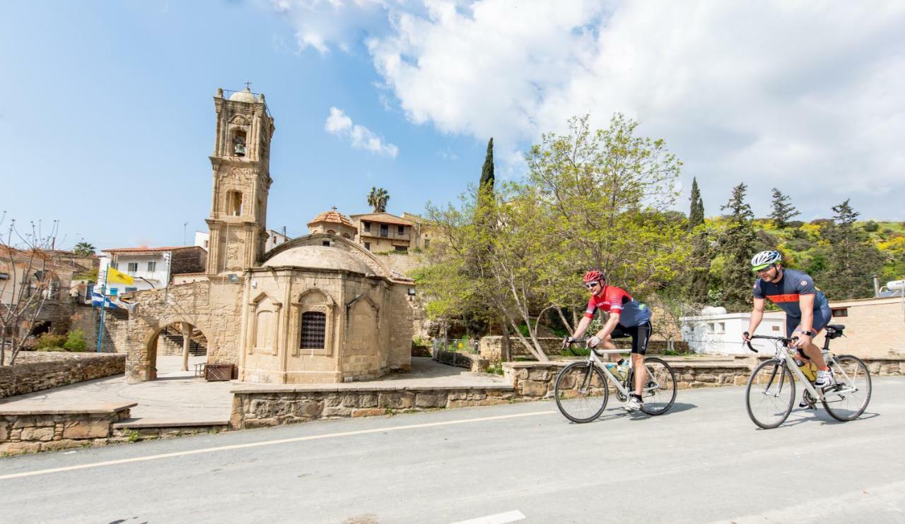 Adamos Hotel Apartments Tochni Bagian luar foto