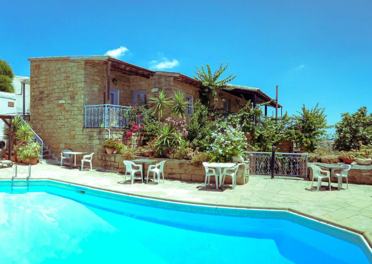 Adamos Hotel Apartments Tochni Bagian luar foto